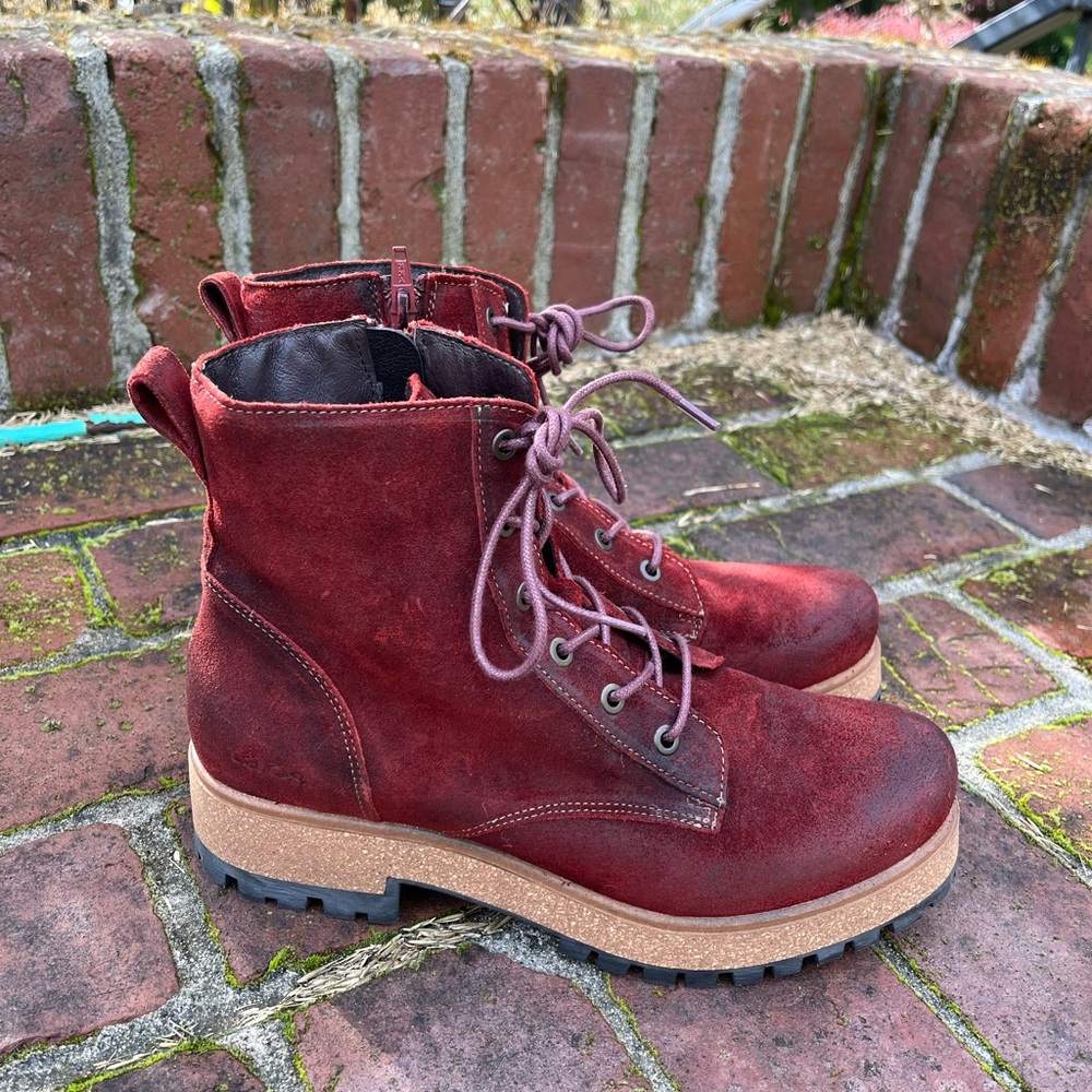 Taos Footwear Red Lace-Up Boots NWOT